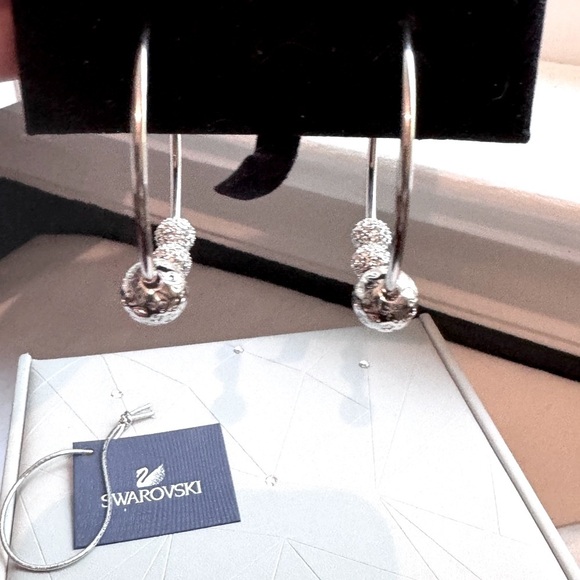 ✨ Stunning Timeless Vintage Swarovski Large Silver and Pave Crystal Hoop Earring - Picture 5 of 14